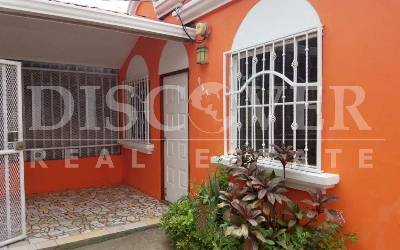 SE VENDE - ALQUILA CASA EN PRADERAS DEL DORAL.