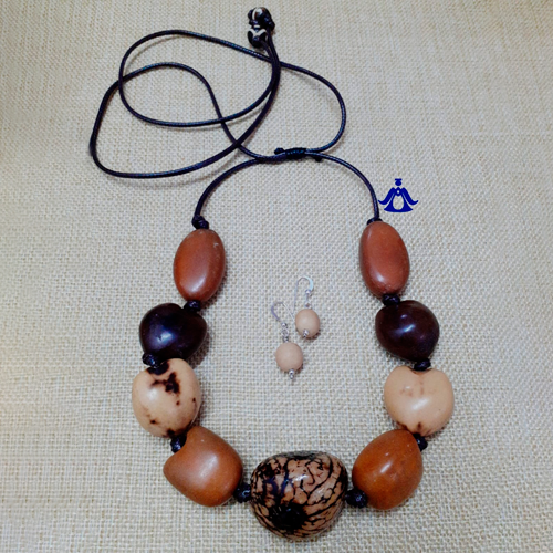 Línea Vegana. Collares Ajustables. Semillas. Madera. Coco. Tagüe Marfil Vegetal